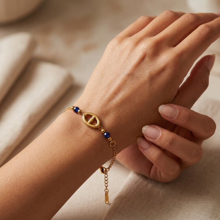 Bracelet Marélia à maillon central et perles bleues – Image 3