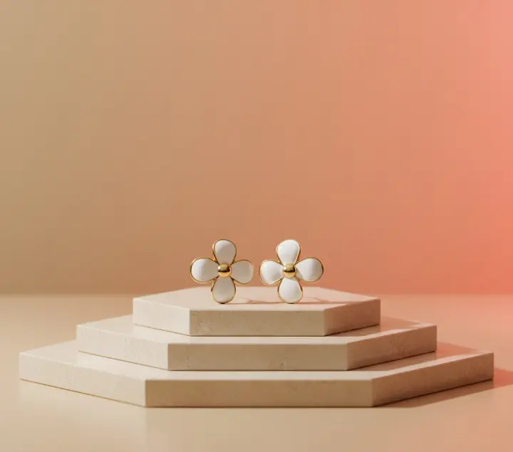 Pétales de Neige – Boucles d'Oreilles Émail Blanc – Image 6