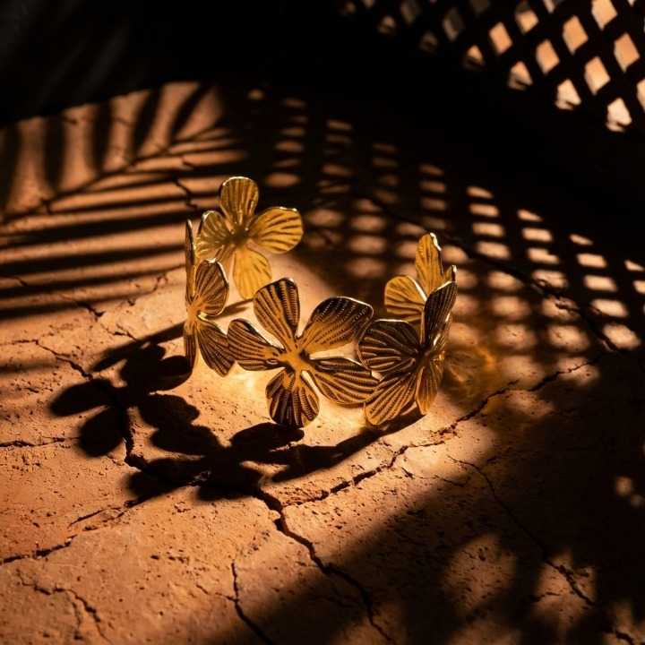 Bracelet Manchette Fleur Eden – La Beauté Spectaculaire de l'Acier – Image 9