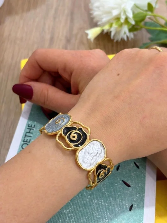 Bracelet Manchette « Rosa Mystica » – Édition Émail Artisanal – Image 12