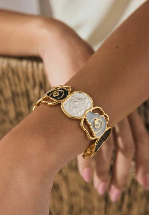 Bracelet Manchette « Rosa Mystica » – Édition Émail Artisanal – Image 10