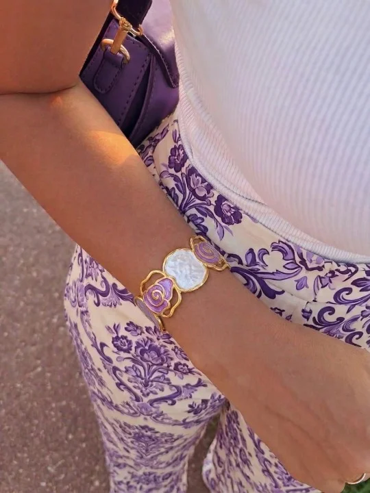 Bracelet Manchette « Rosa Mystica » – Édition Émail Artisanal – Image 5