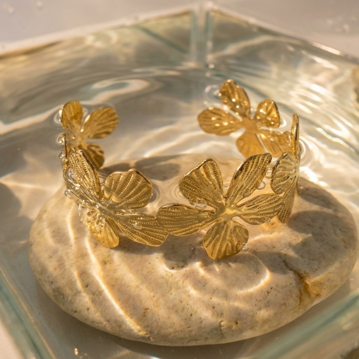 Bracelet Manchette Fleur Eden – La Beauté Spectaculaire de l'Acier – Image 4