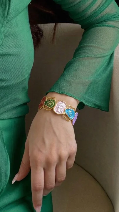 Bracelet Manchette « Rosa Mystica » – Édition Émail Artisanal – Image 9