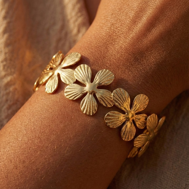 Bracelet Manchette Fleur Eden – La Beauté Spectaculaire de l'Acier – Image 6