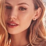Ashton Gold Pearl Stud Earrings – Image 2