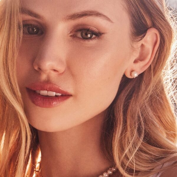 Ashton Gold Pearl Stud Earrings – Image 2